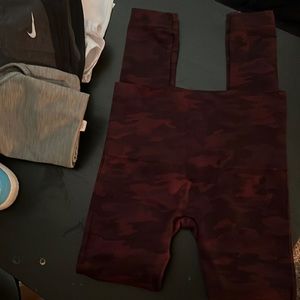 size xs merlot red camo leggings